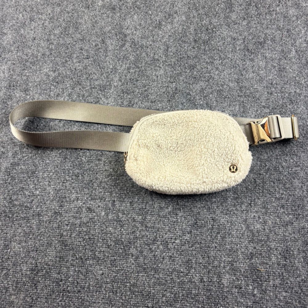LULULEMON Light Ivory Fleece Sherpa Everywhere Belt Bag One Size - Picture 2 of 12